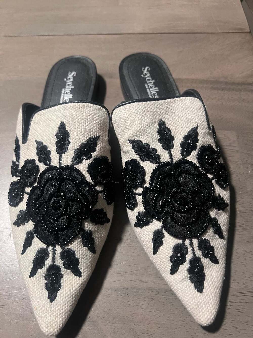 Seychelles Around The World Mules Size 7.5 White Black Beaded Floral Embroider